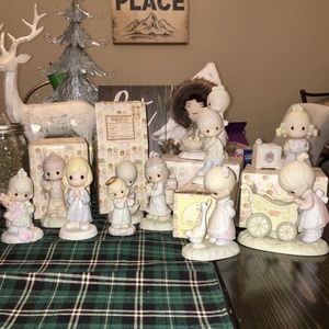Set of 11 Precious Moments figurines